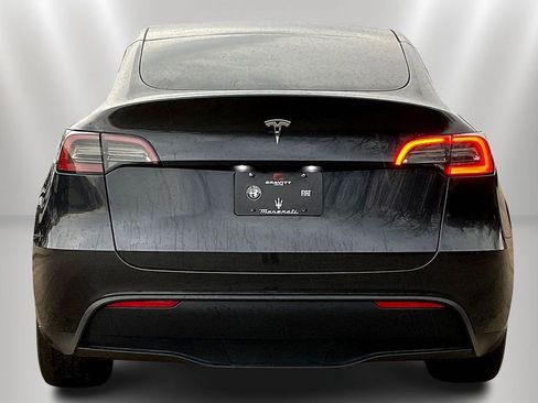 Used 2024 Tesla Model Y 2WD image 5