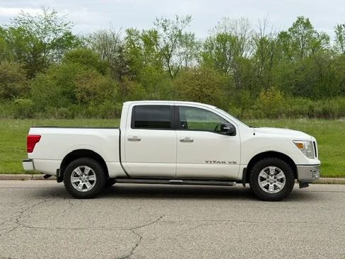 Used 2019 Nissan Titan SV AWD/4WD image 27