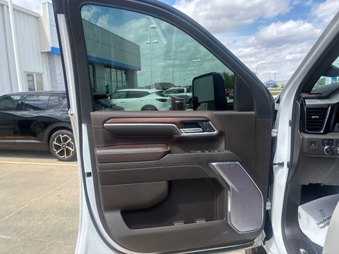Used 2024 GMC Sierra 3500 Denali w/ Denali Reserve Package AWD/4WD image 14