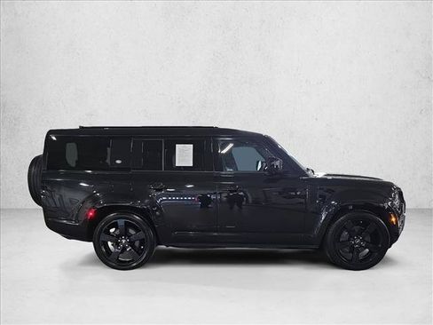 Used 2024 Land Rover Defender 130 X-Dynamic SE AWD/4WD image 4