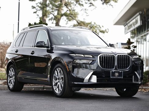 Used 2023 BMW X7 xDrive40i image 1