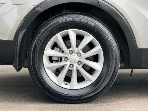 Used 2018 Kia Sorento FWD image 12