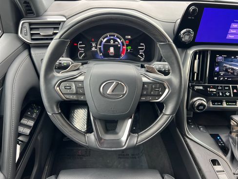 Used 2024 Lexus LX 600 4WD w/ Luxury Package image 13