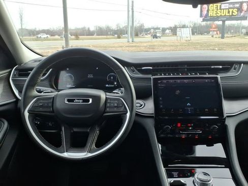 Used 2023 Jeep Grand Cherokee Limited image 10