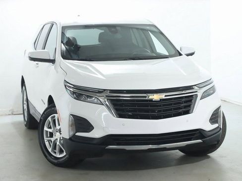 Used 2024 Chevrolet Equinox LT FWD image 2