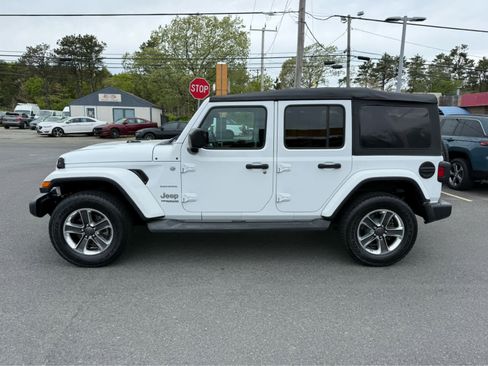 Used 2018 Jeep Wrangler Unlimited Sahara AWD/4WD image 7