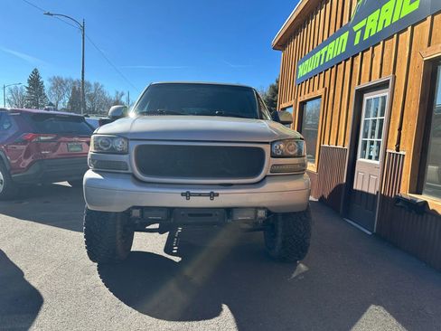 Used 2004 GMC Yukon SLE image 3