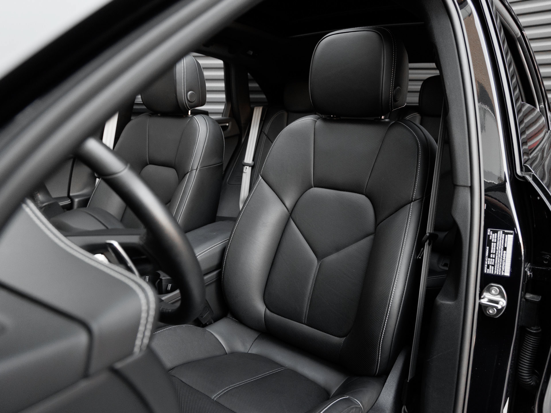 Certified 2026 Porsche Macan S AWD/4WD image 5