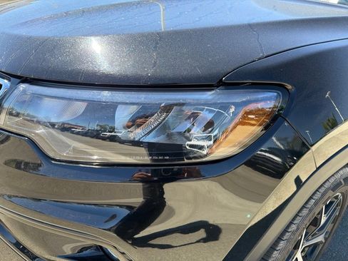 Used 2025 Jeep Compass Limited AWD/4WD image 11