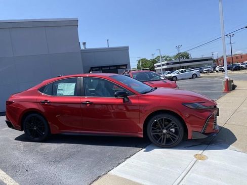 New 2026 Toyota Camry Hybrid AWD/4WD image 2