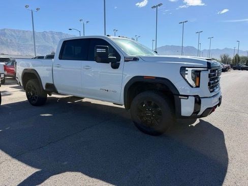 Used 2025 GMC Sierra 2500 AT4 AWD/4WD image 3