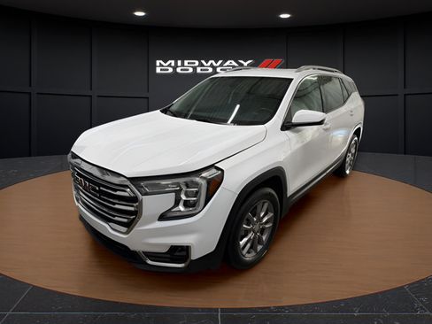 Used 2024 GMC Terrain SLT AWD/4WD image 2