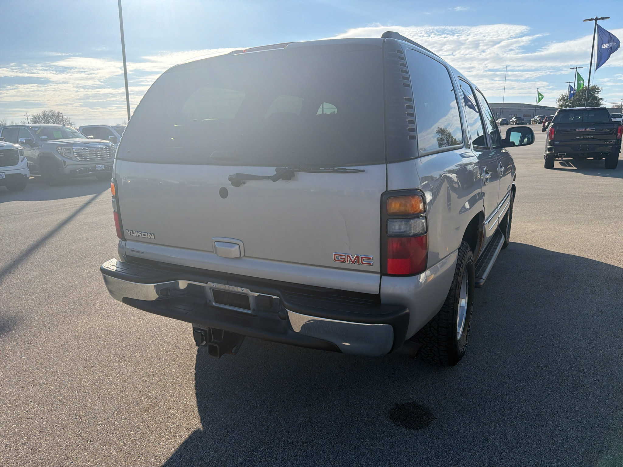 Used 2005 GMC Yukon SLT w/ SLT Preferred Equipment Group AWD/4WD image 7