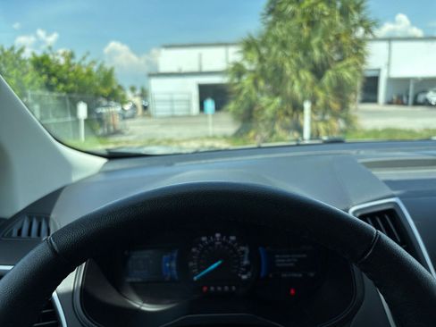 Used 2024 Ford Edge SEL image 34