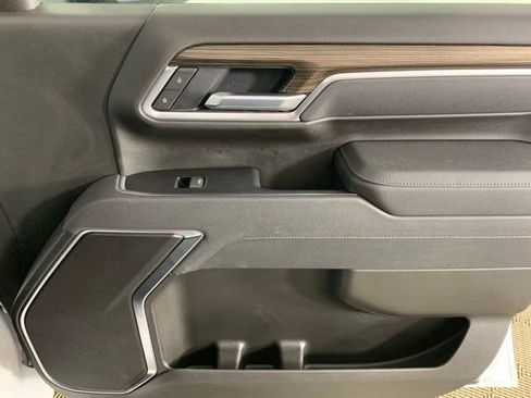 Used 2025 Chevrolet Silverado 2500 LT w/ Convenience Package image 30