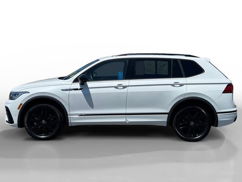 Certified 2022 Volkswagen Tiguan SE R-Line AWD/4WD image 2