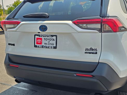 Used 2023 Toyota RAV4 AWD Hybrid image 13