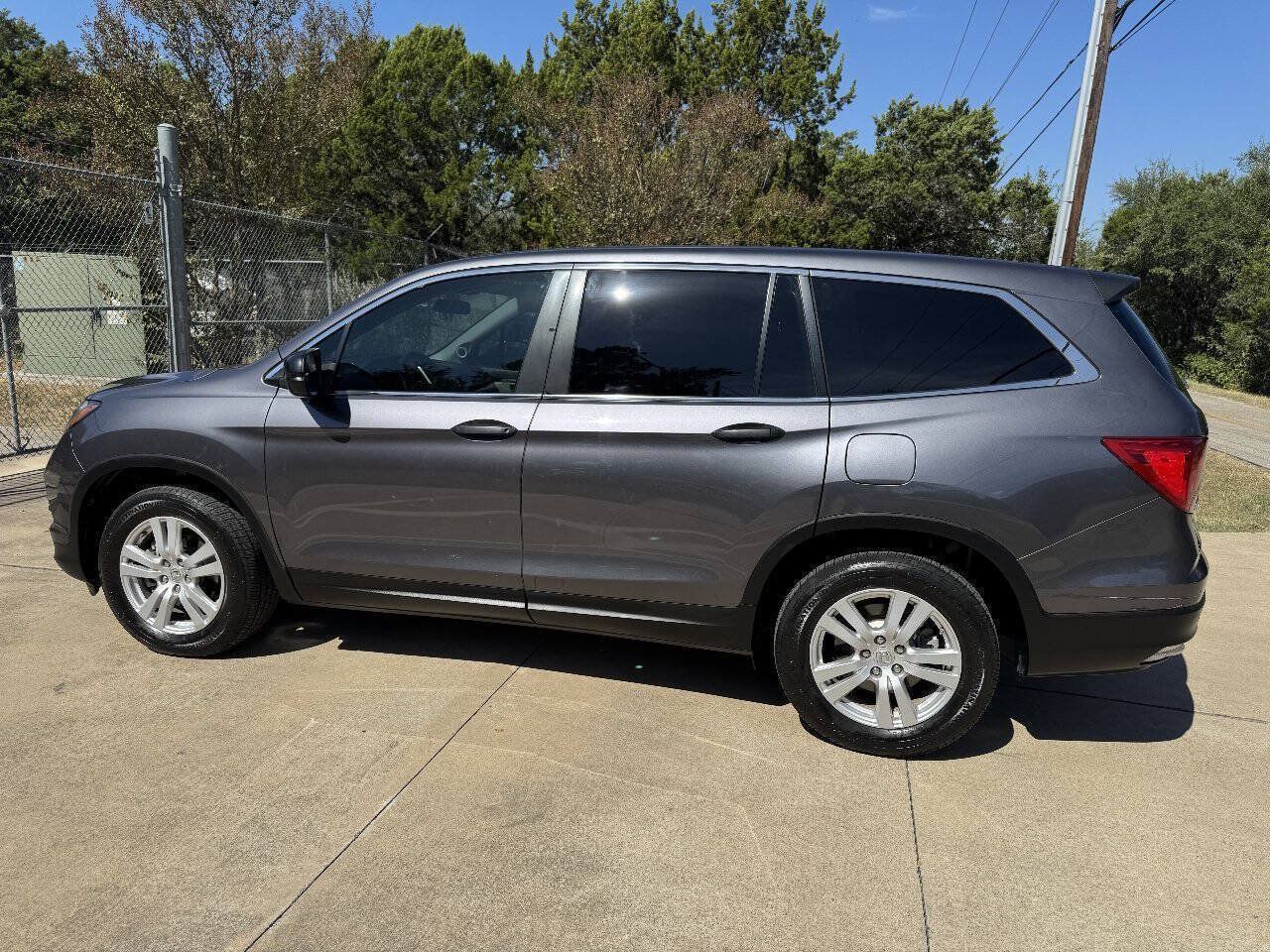Used 2017 Honda Pilot LX image 8
