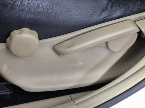 Used 2013 Toyota Highlander FWD image 15