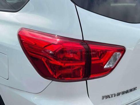 Used 2020 Nissan Pathfinder S AWD/4WD image 9
