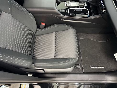 New 2026 Mitsubishi Outlander ES FWD image 25