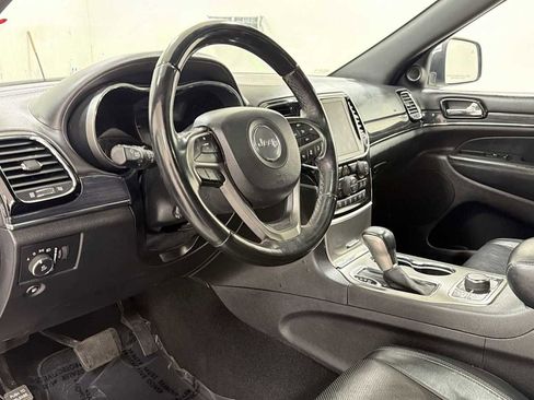 Used 2019 Jeep Grand Cherokee Overland image 12