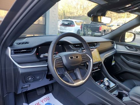 New 2025 Jeep Grand Cherokee L Limited AWD/4WD image 13