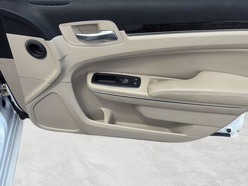 Used 2011 Chrysler 300 Limited RWD image 29