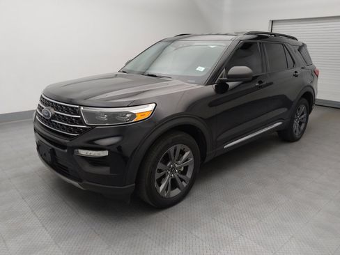 Used 2023 Ford Explorer XLT w/ Equipment Group 202A AWD/4WD image 2