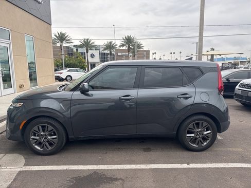 Used 2021 Kia Soul S image 1