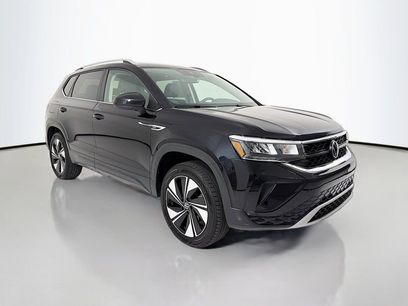 Used 2023 Volkswagen Taos SE w/ Panoramic Sunroof Package
