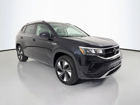 Used 2023 Volkswagen Taos SE w/ Panoramic Sunroof Package AWD/4WD image 1