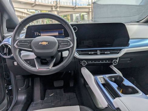 Used 2025 Chevrolet Equinox EV LT w/ Convenience Package FWD image 11