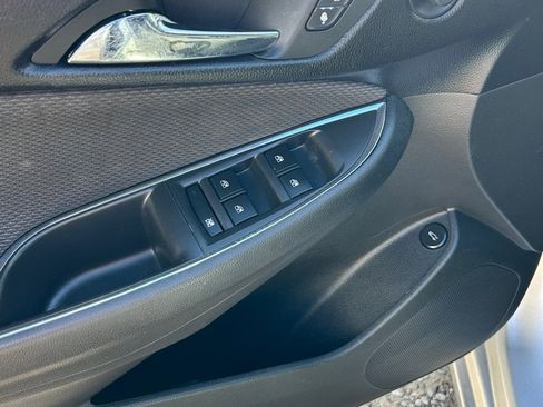 Used 2018 Chevrolet Cruze LS image 5