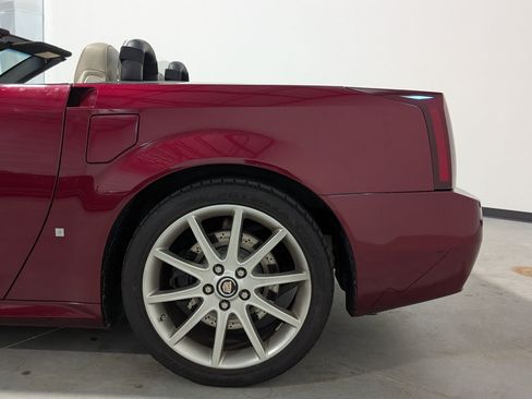 Used 2006 Cadillac XLR V RWD image 34