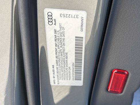 Certified 2025 Audi S6 Premium Plus image 37