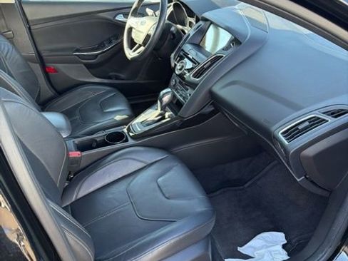 Used 2017 Ford Focus Titanium w/ Titanium Technology Package image 9