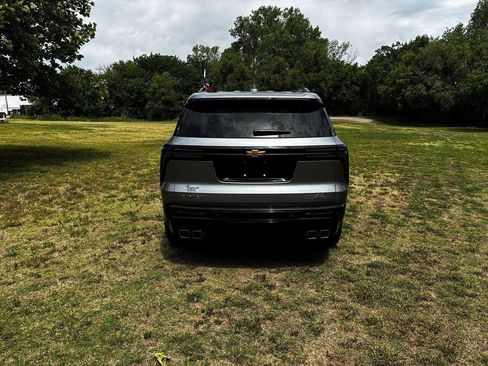 Used 2025 Chevrolet Traverse High Country FWD image 7