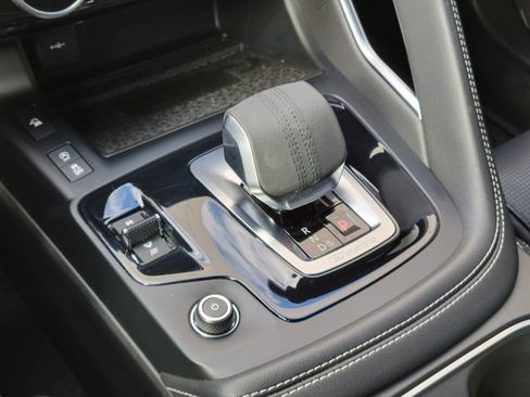 Used 2024 Jaguar E-PACE R-Dynamic SE image 34