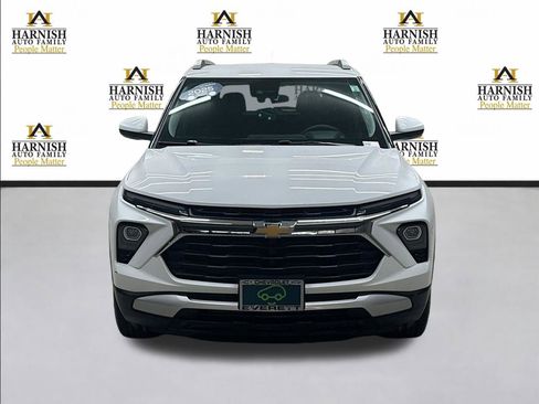 Used 2025 Chevrolet TrailBlazer LT image 2