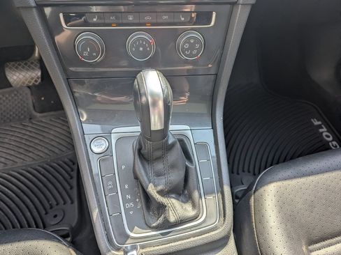 Used 2020 Volkswagen Golf 4-Door FWD image 12