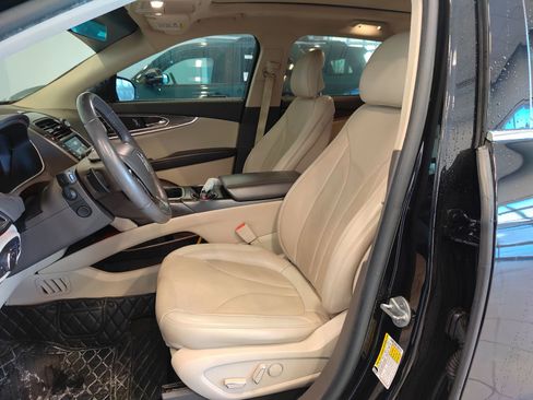 Used 2019 Lincoln Nautilus Reserve image 10