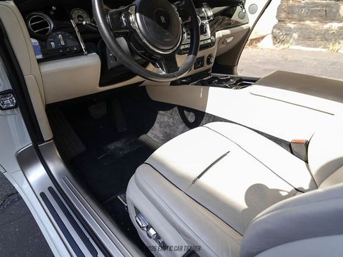 Used 2017 Rolls-Royce Wraith RWD image 40