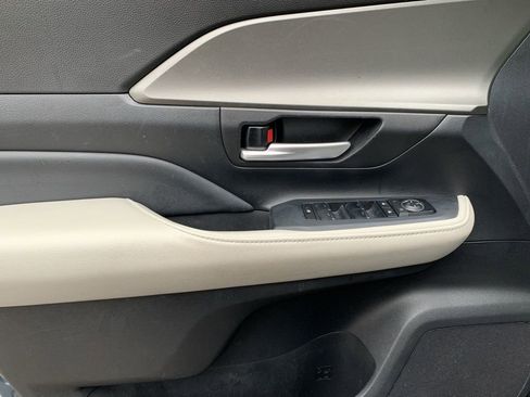 Used 2024 Toyota Grand Highlander XLE image 11