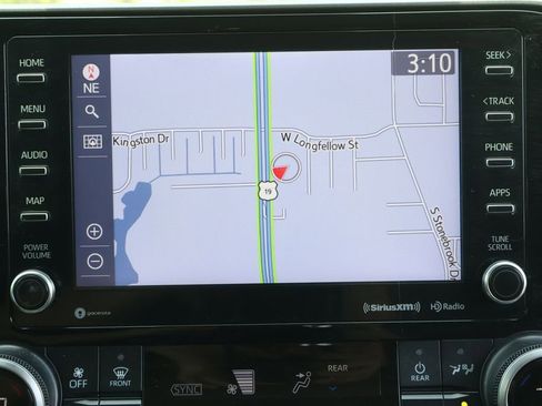 Used 2021 Toyota Highlander XLE FWD image 25