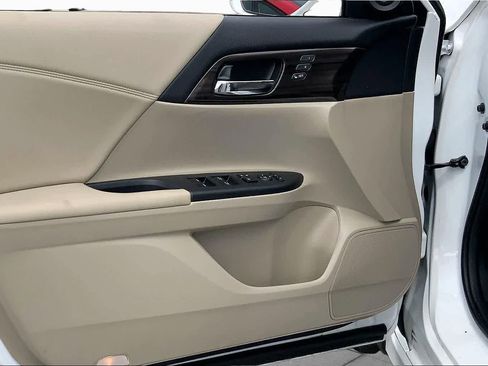 Used 2016 Honda Accord Touring image 22