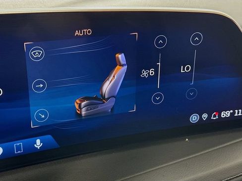 Used 2025 Cadillac XT4 Premium Luxury AWD/4WD image 23