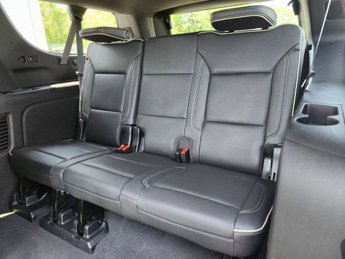 Used 2022 GMC Yukon XL SLT w/ SLT Premium Package AWD/4WD image 16