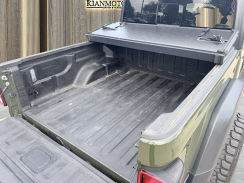 Used 2021 Jeep Gladiator Rubicon w/ Cold Weather Group image 15