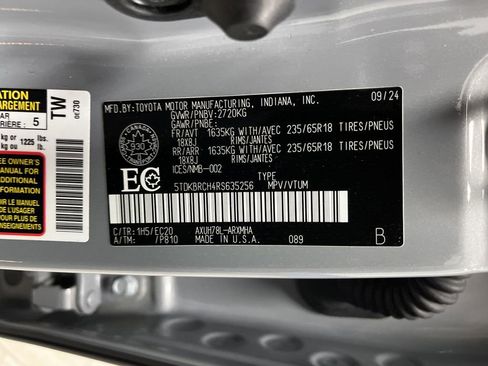 Used 2024 Toyota Highlander XLE image 40